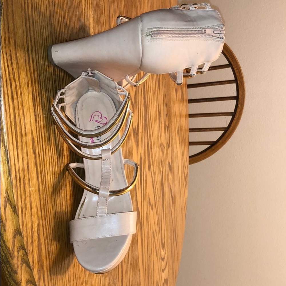 Heals - Picture 2 of 4
